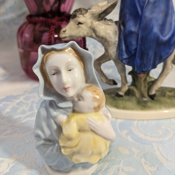 Delicate Features On This Vtg. Ceramic Madonna And Child Japan - Picture 4 of 7